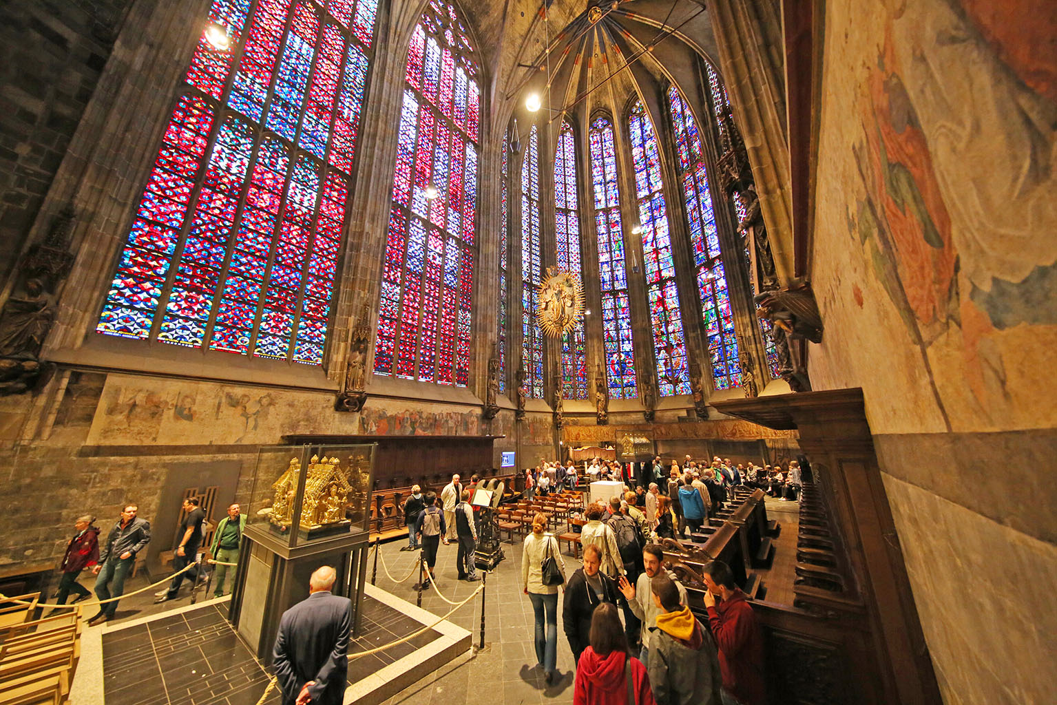 Virtual 3D flight of the Aachen Cathedral