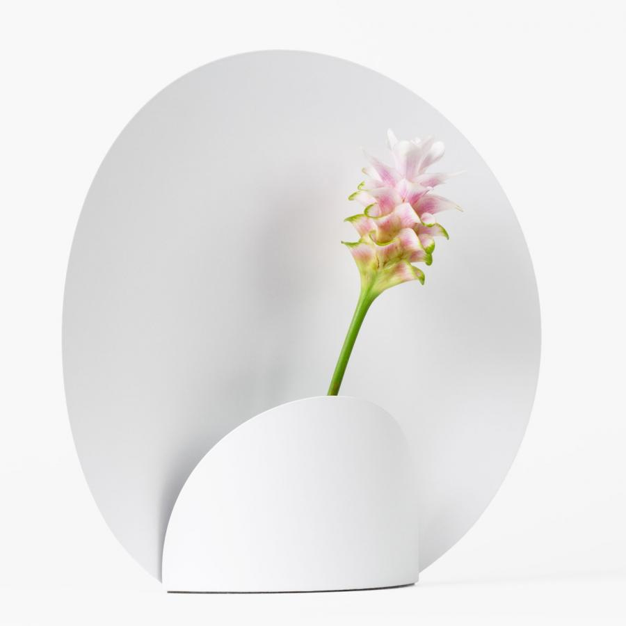 Minimalist Flower Vase by Shinya Oguhi