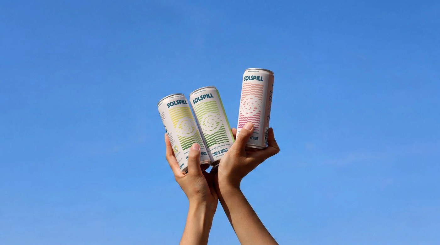Diseño de envases de bebidas Solspill, latas y composición de envases de Holman Design.