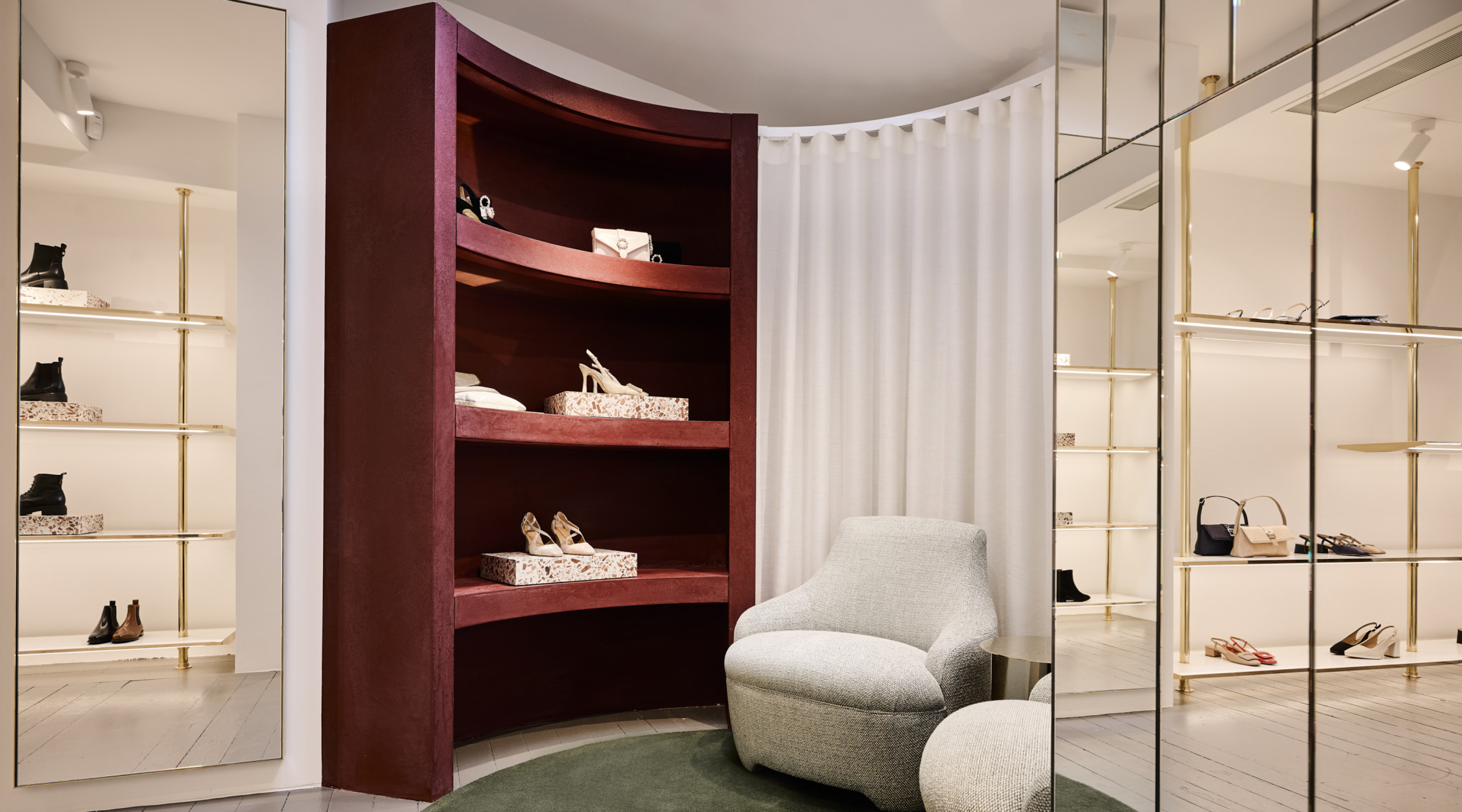 Shed.design Diseño web premiado para la tienda insignia de Russell and Bromley