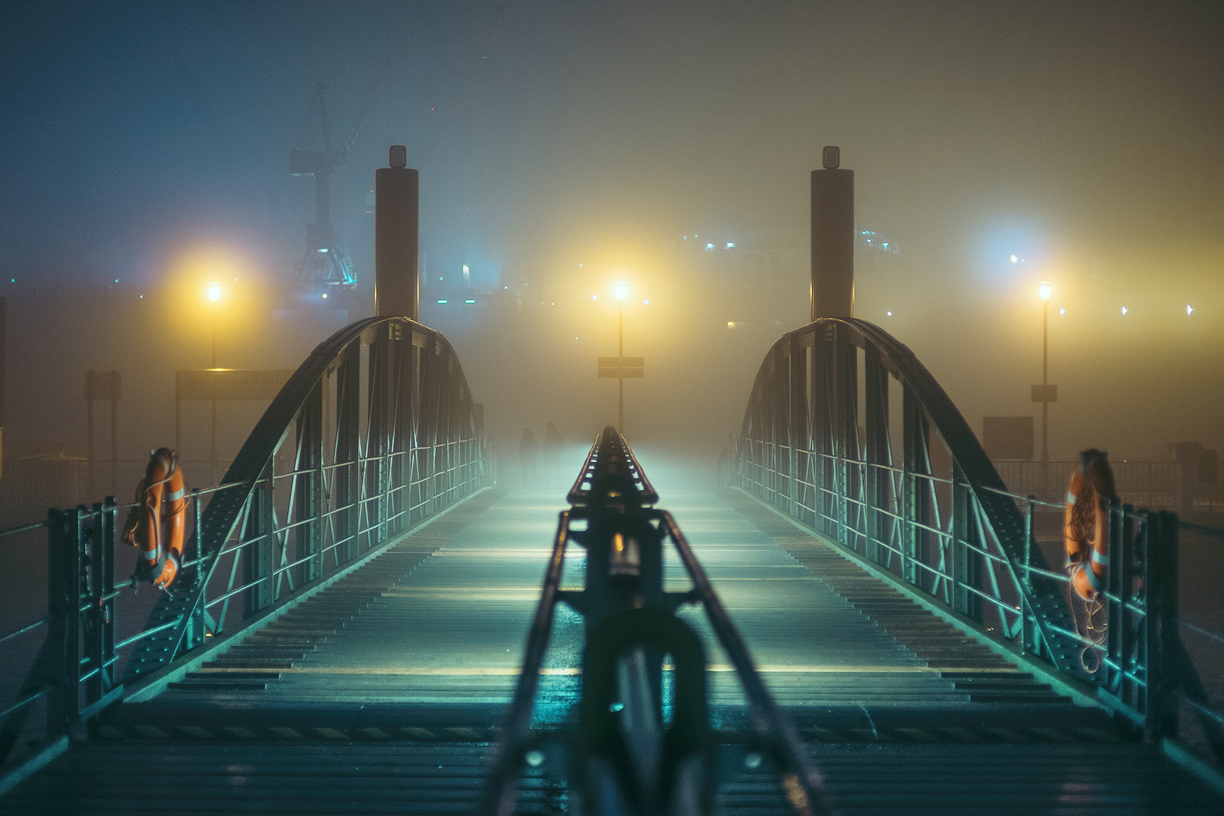 Continuing to explore foggy Hamburg at Night with Mark Broyer Continuing to explore foggy Hamburg at Night with Mark Broyer