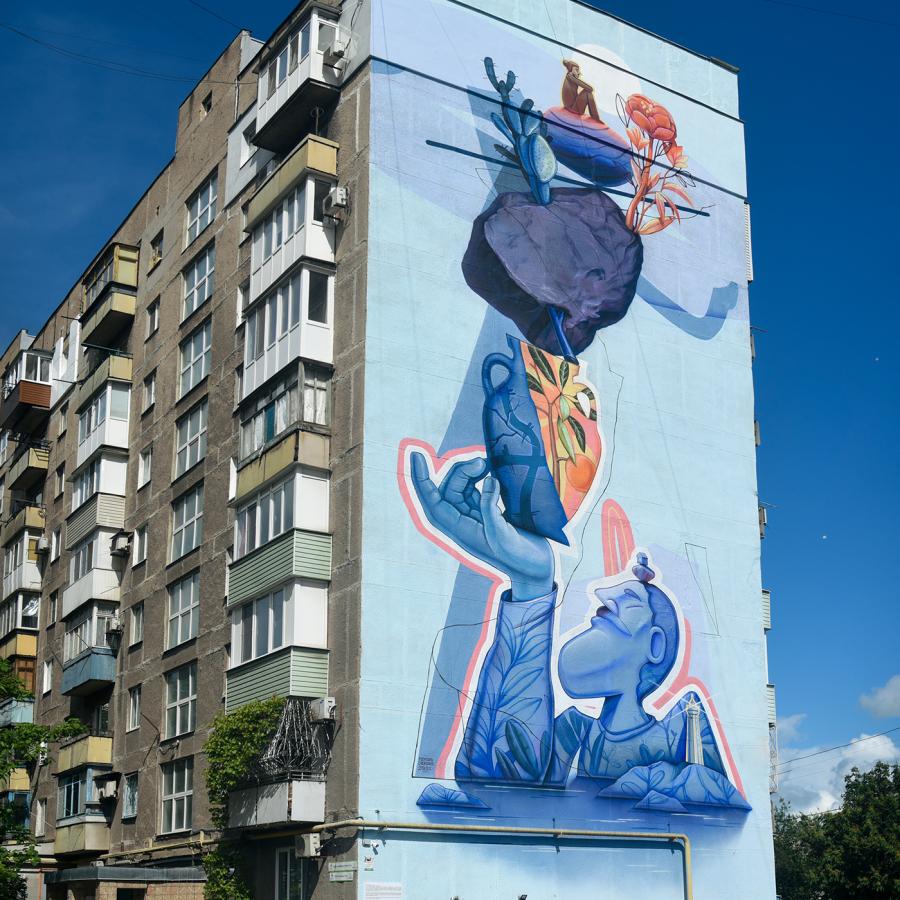 Keep your balance. Mural Art — Mariupol, Ukraine