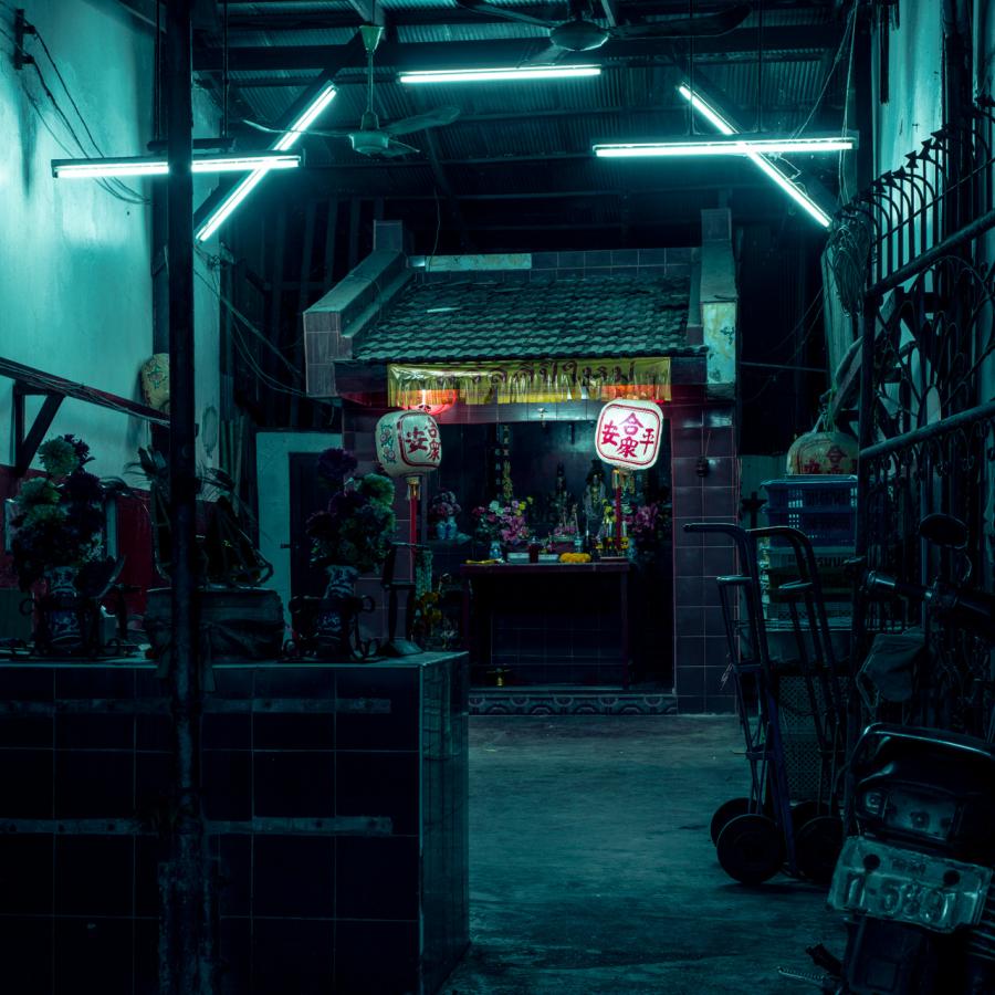 BANGKOK PHOSPHORS: A photo book through the old and new streets of nocturnal Bangkok