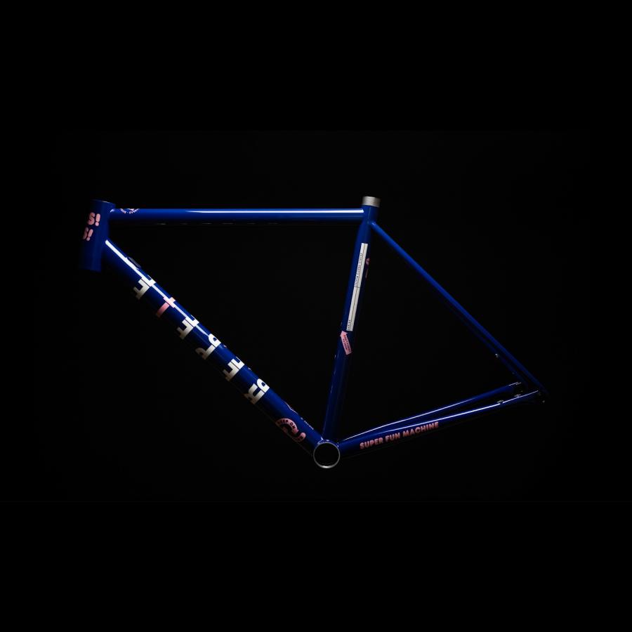 Design Meets Cycling: The Artistry of Jazdím Čiernu Stredu's Custom Bikes