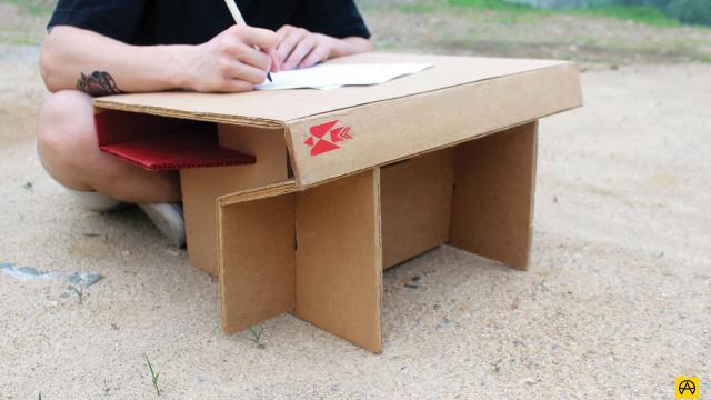 Industrial Design: Foldable Desk made of Cardboard Paper